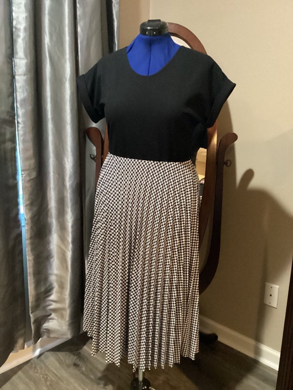 Women’s Black & White Houndstooth Pleated Midi Dress